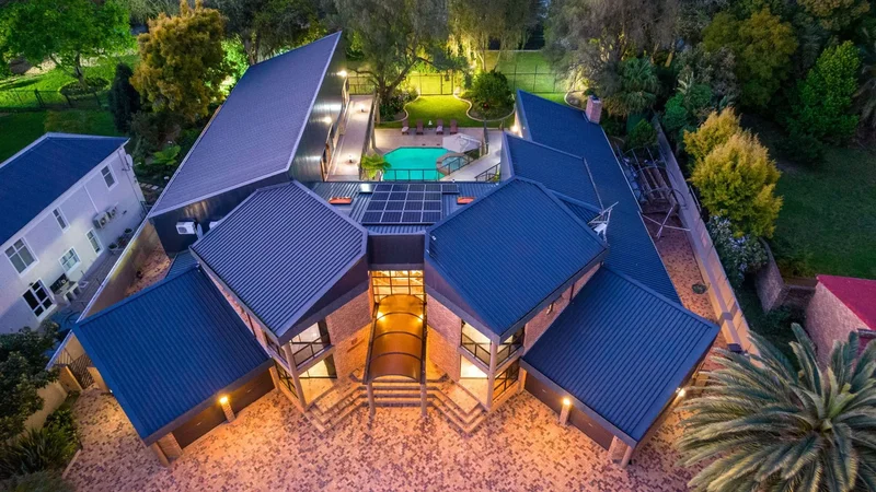Timeless Luxury Residence On River Front In Stellenbosch