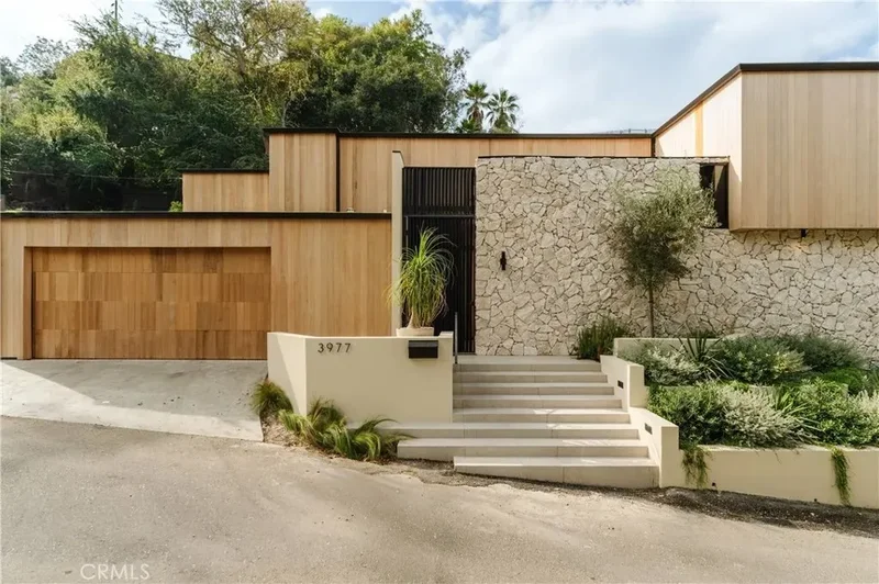 Single Family Residence in Studio City