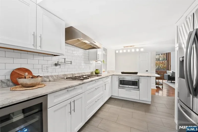 83 Montgomery Street 201, Jersey City, NJ 07302, Jersey City, New Jersey, United States. - Photo 19