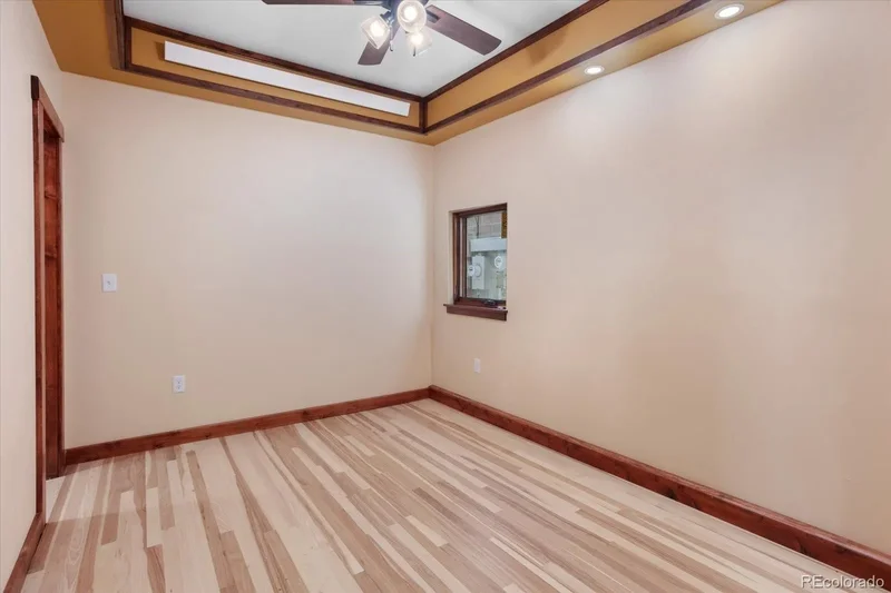 1 Bedrooms Condominium