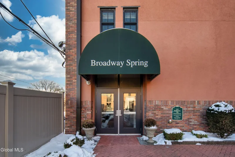 5 Spring Street #APT 404, Saratoga Springs, NY 12866, Saratoga Springs, New York, United States. - Photo 2