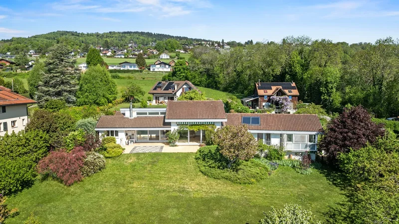 Exceptional location for this house with panoramic view in Arzier