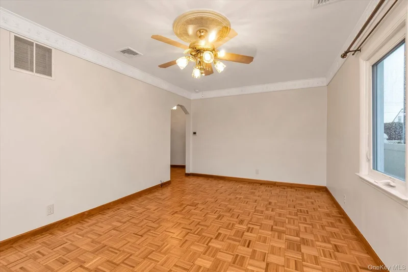 203 Pershing Parkway, Mineola, New York, United States. - Photo 6