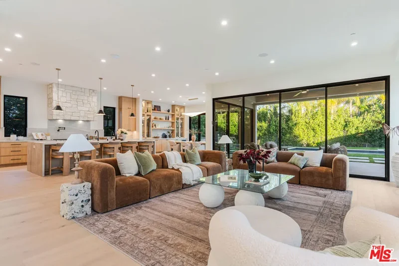 5064 Encino Avenue, Los Angeles, California, United States. - Photo 12