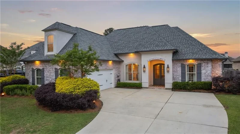1104 CYPRESS CROSSING Drive