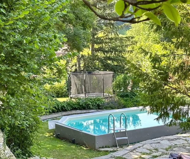 A beautiful maisonette apartment with a spacious garden and an outdoor pool.