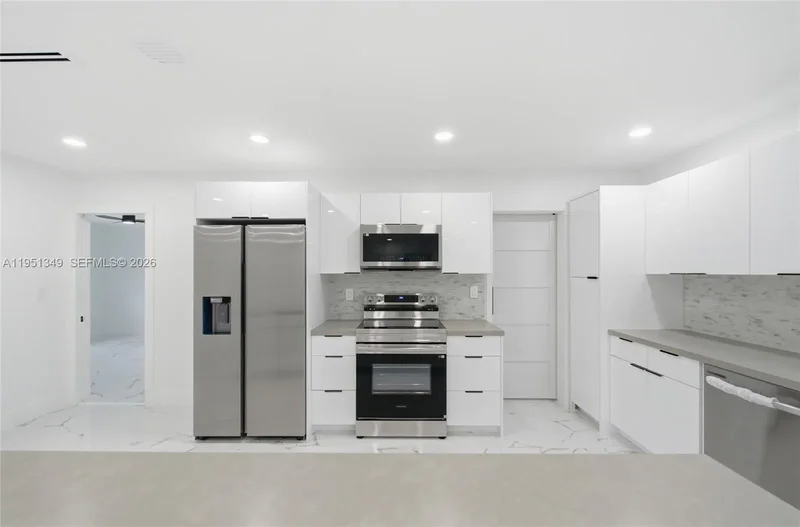 4711 NE 18th Ave, Oakland Park, Florida, United States. - Photo 6