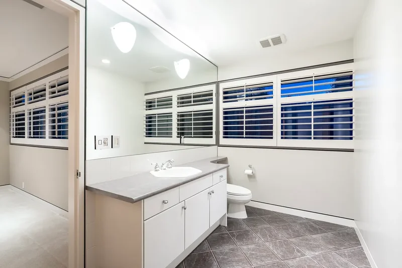687 Beachview Dr, North Vancouver, BC V7G 1P8, Canada, North Vancouver, British Columbia, Canada. - Photo 27