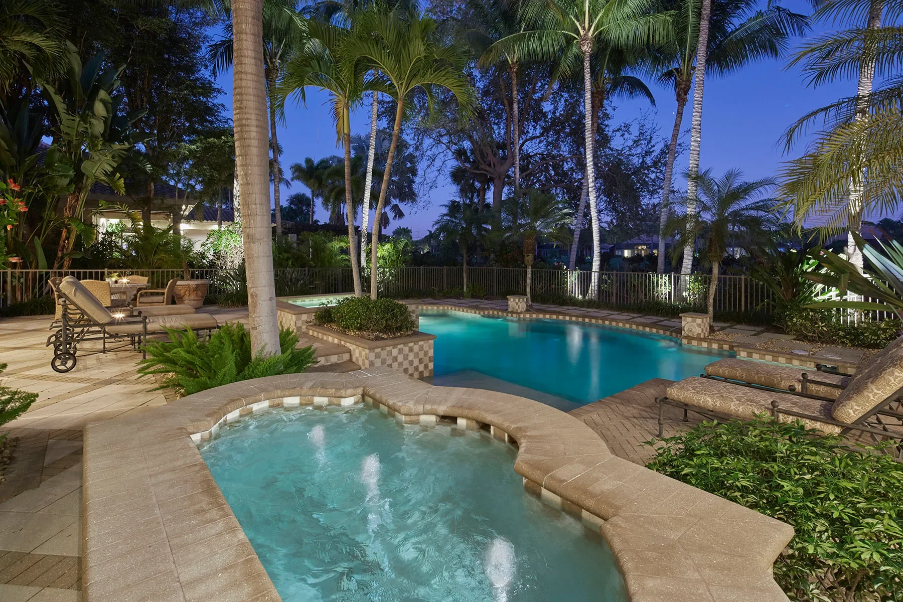 Exterior photo 6