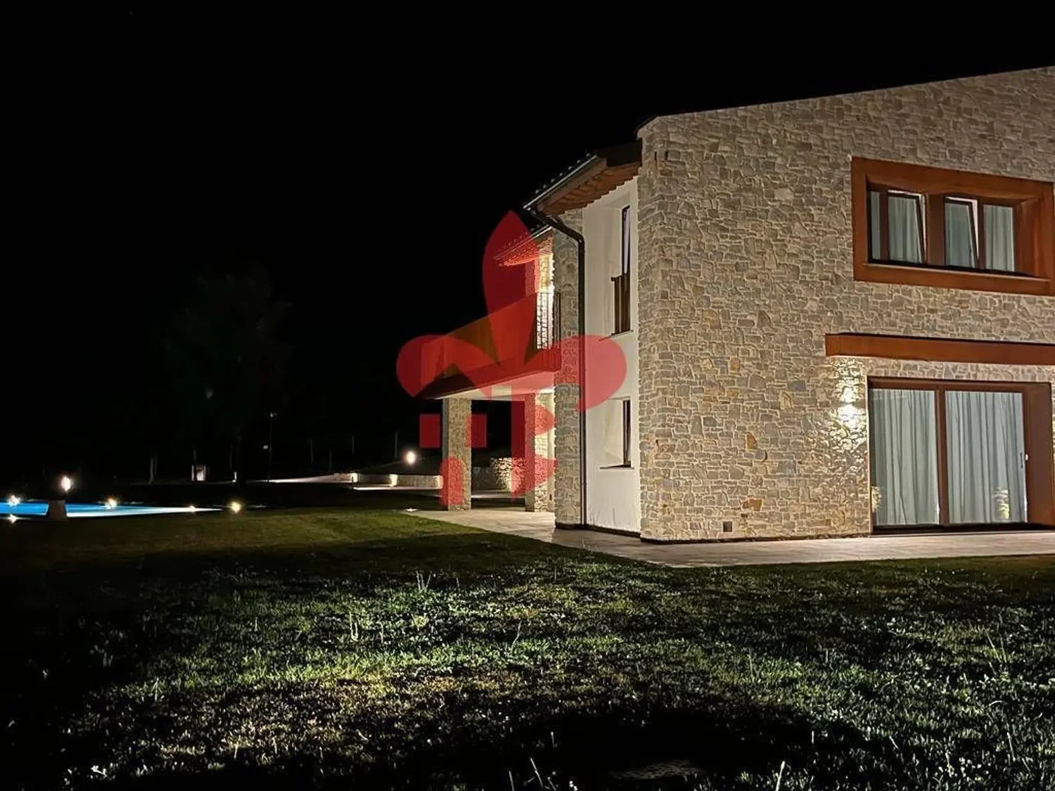 Exterior photo 9