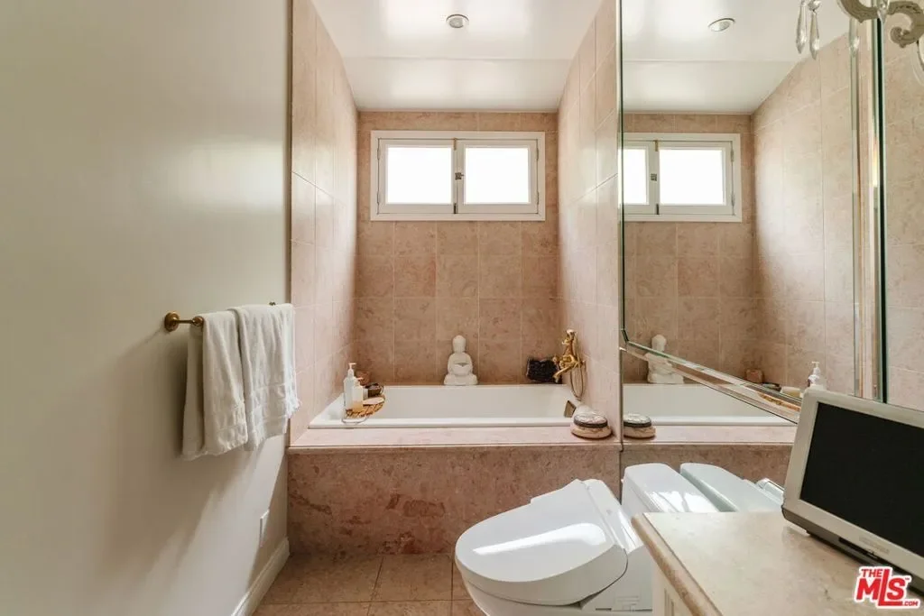 8611 Burton Way 5, West Hollywood, California, United States. - Photo 8