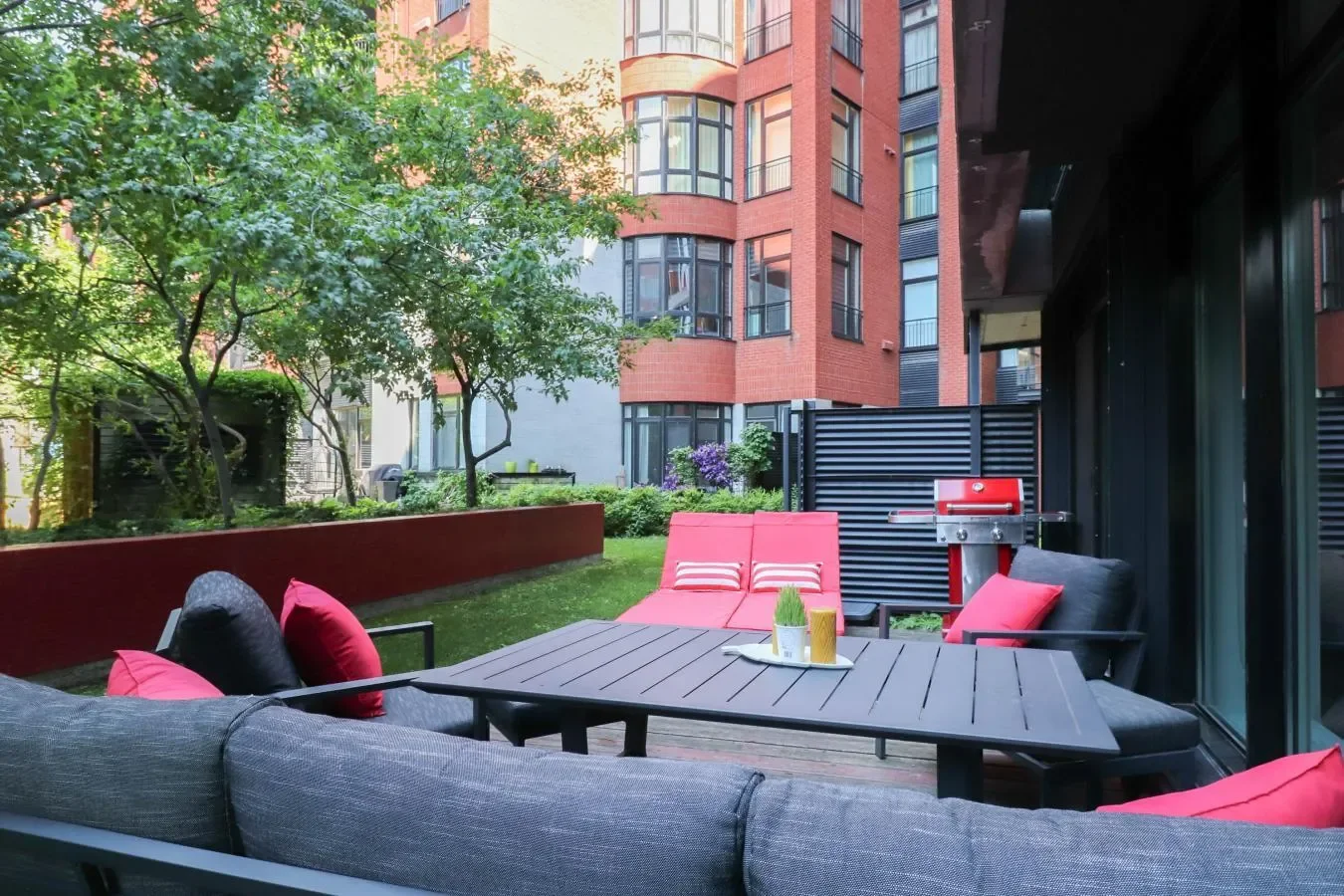 555, Rue de la Commune Ouest, Montréal, Quebec, Canada. - Photo 25
