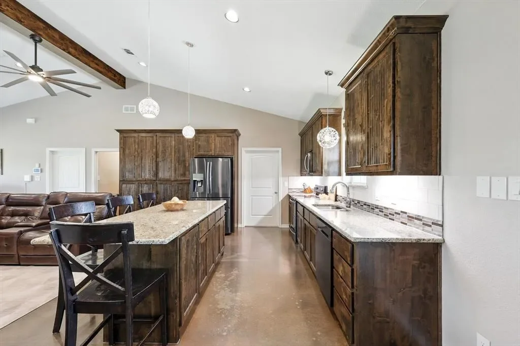 1106 Private Road 425, Savoy, Texas, United States. - Photo 2