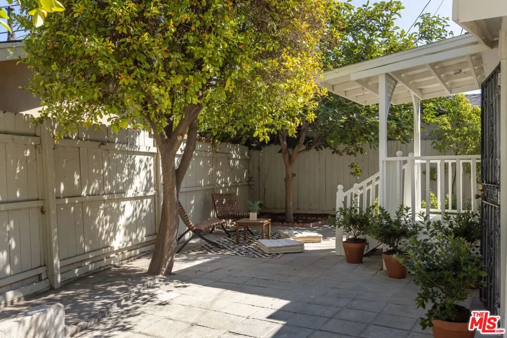 1945 Yosemite Drive, Los Angeles, California, United States. - Photo 28