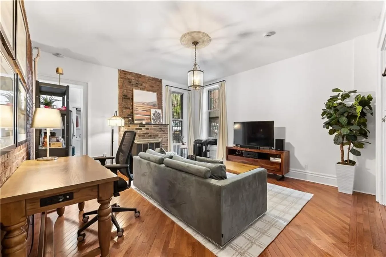 385 6th Avenue, New York, New York, United States. - Photo 9