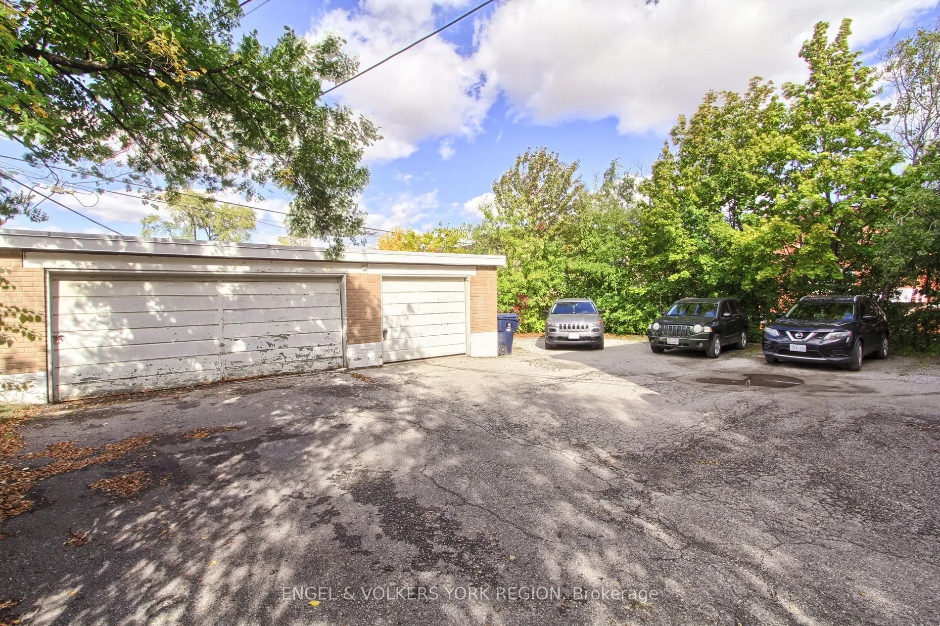 Exterior photo 4