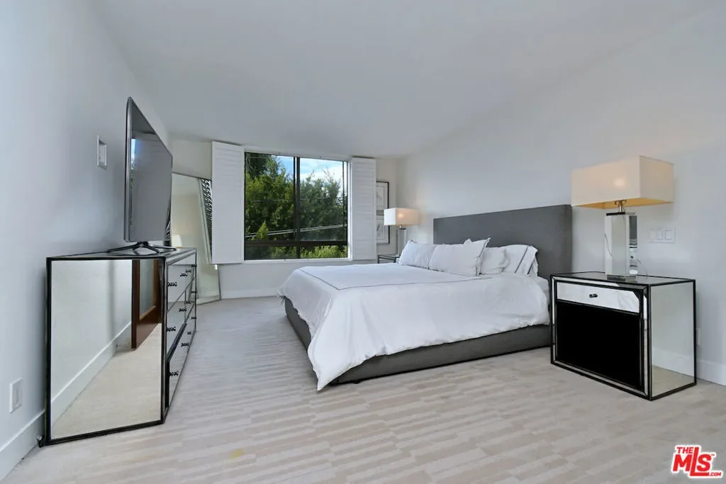 851 N Kings Road 310, Los Angeles, California, United States. - Photo 8