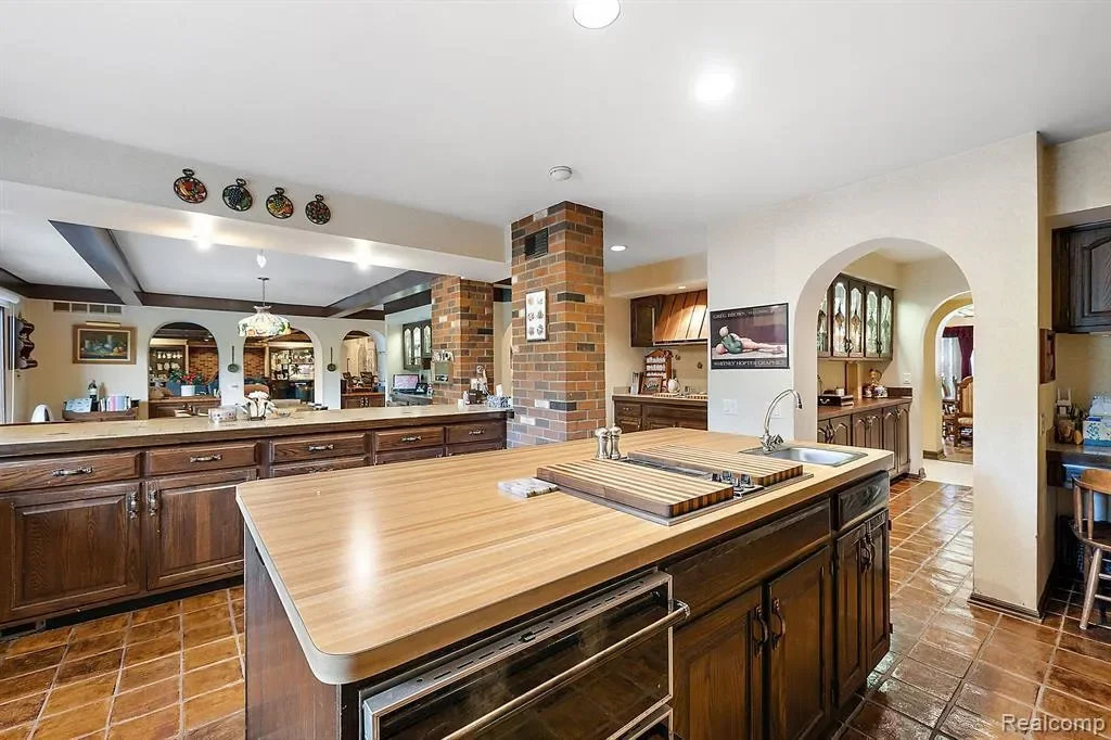 4670 COVE Road, West Bloomfield Twp, MI 48323, Orchard Lake Village, Michigan, United States. - Photo 4