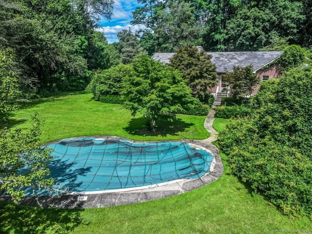 32 Locust Road, Greenwich, Connecticut, United States. - Photo 1
