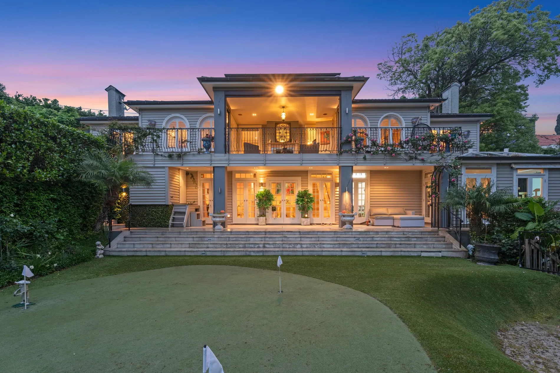Exterior photo 6