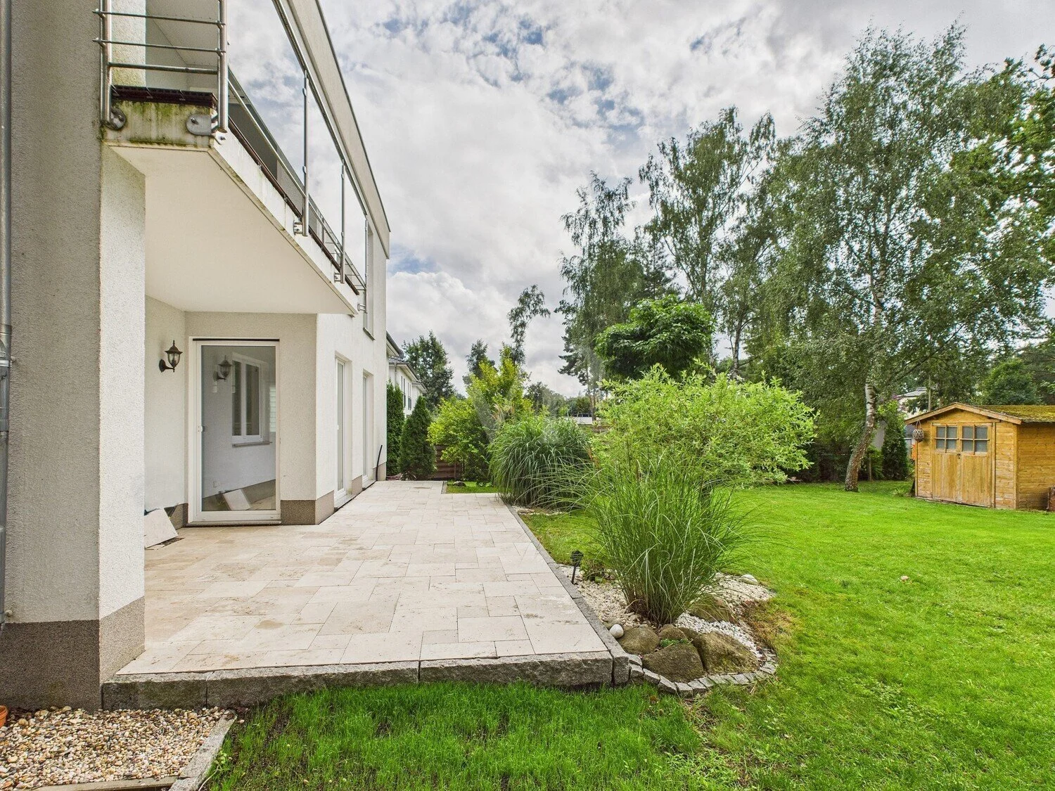 Exterior photo 4
