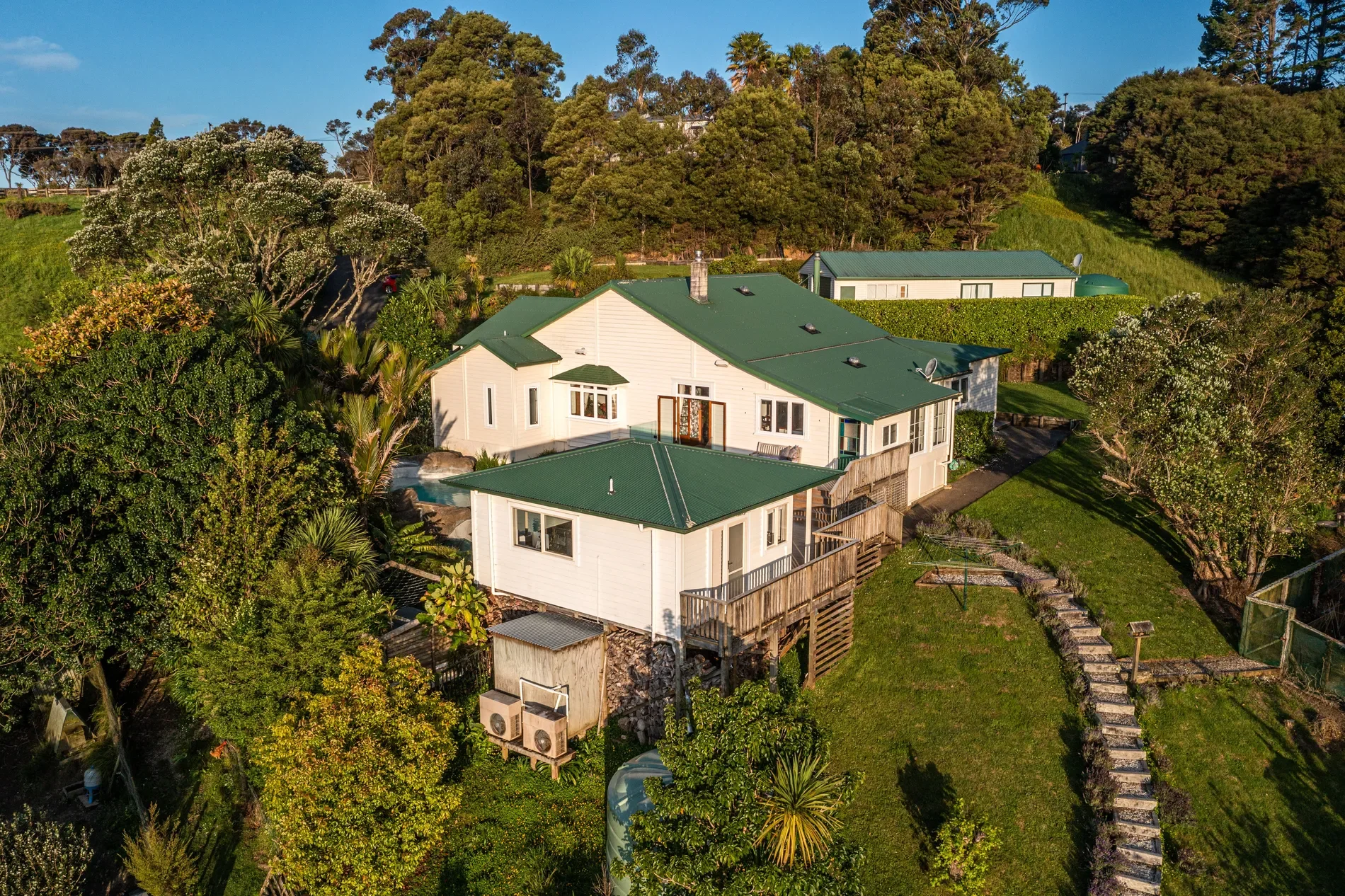 Exterior photo 9