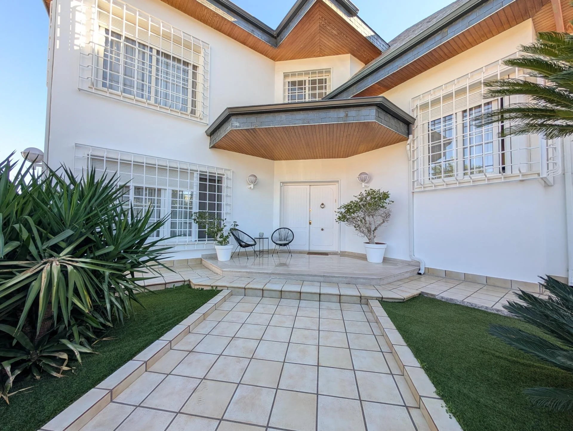 Exterior photo 9