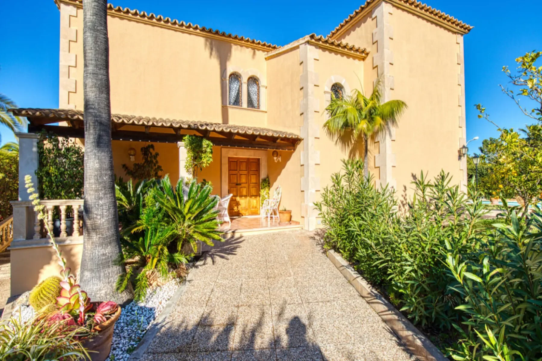 Exterior photo 5
