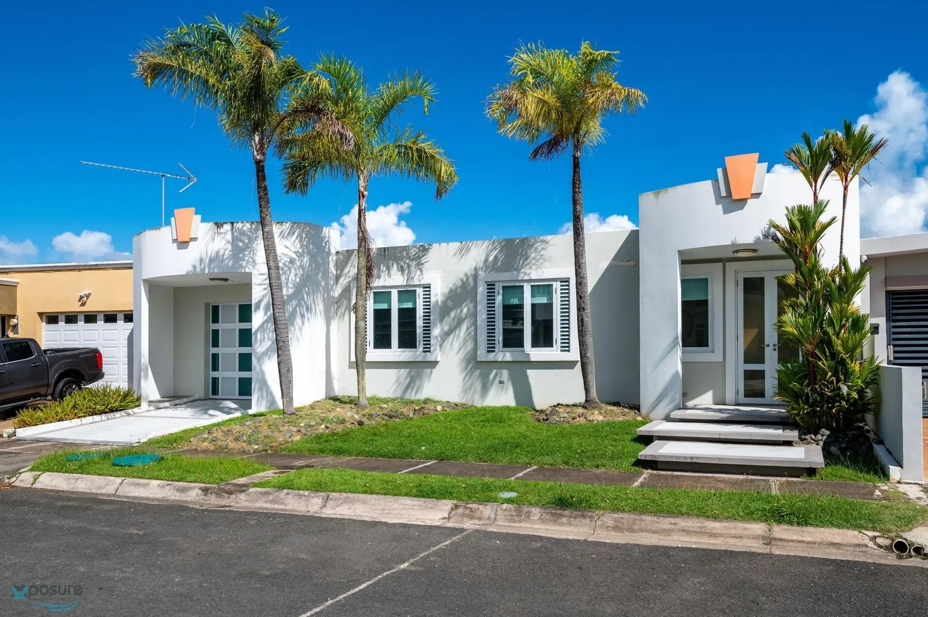 Exterior photo 8