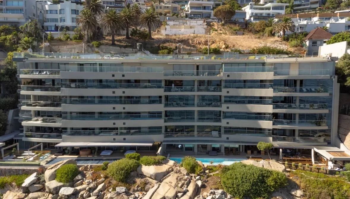 Exterior photo 8