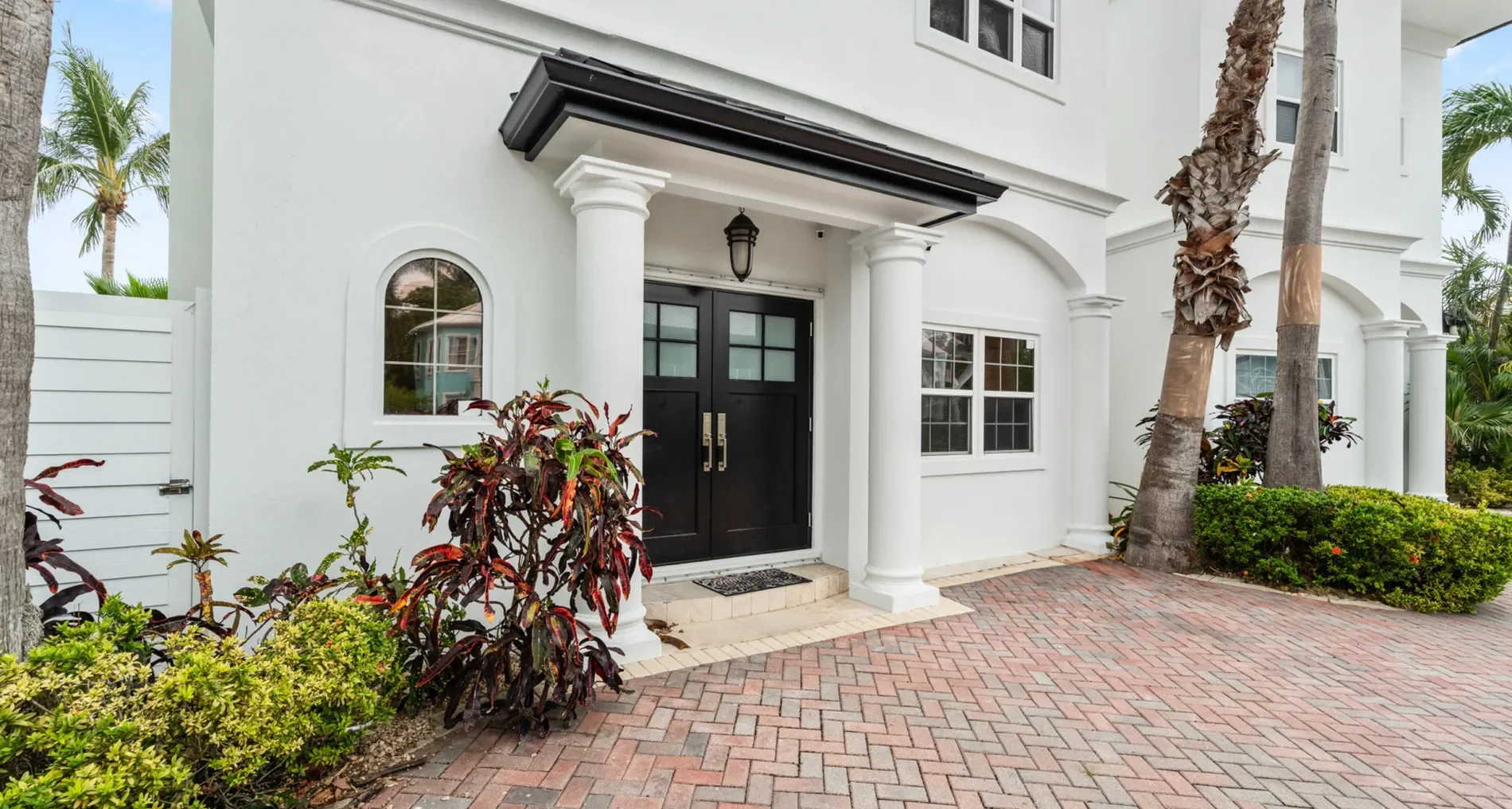 Exterior photo 5