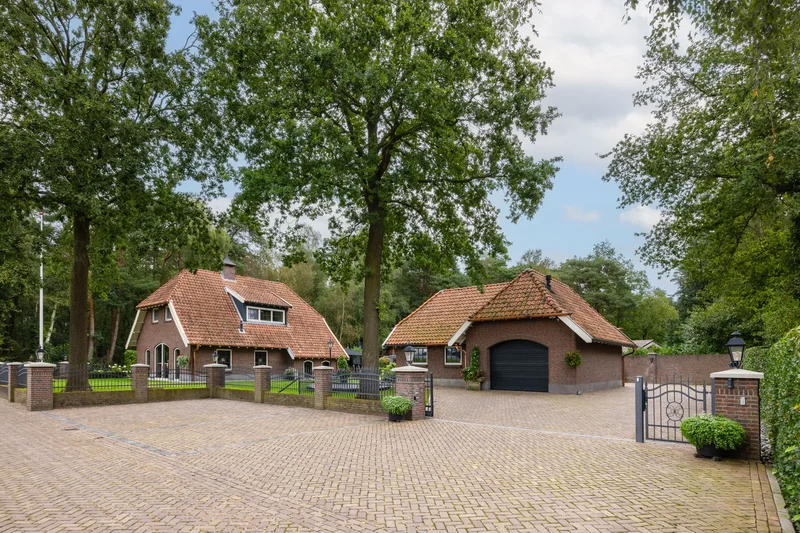 Villa in Traditional Twente Farmhouse Style: Comfortable Living in Harmony with Nature