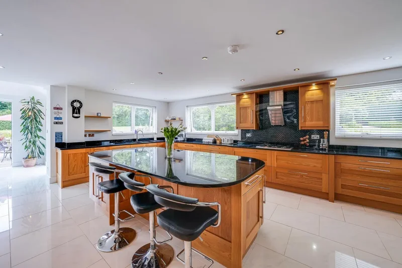 Saint Hill Road, East Grinstead, England, United Kingdom. - Photo 35
