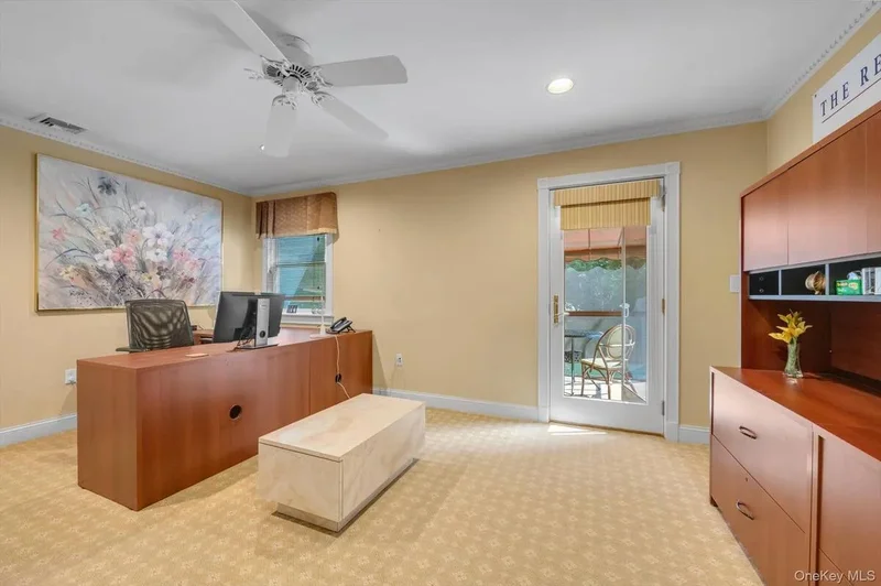 8 Briarfield Drive, Great Neck, New York, United States. - Photo 7