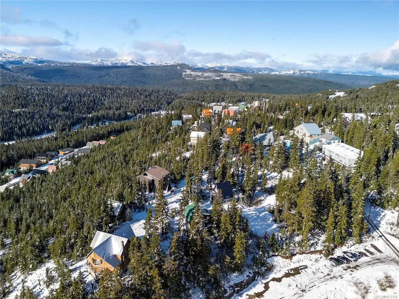706 Glacier View Close, Puntledge, British Columbia, Canada. - Photo 27