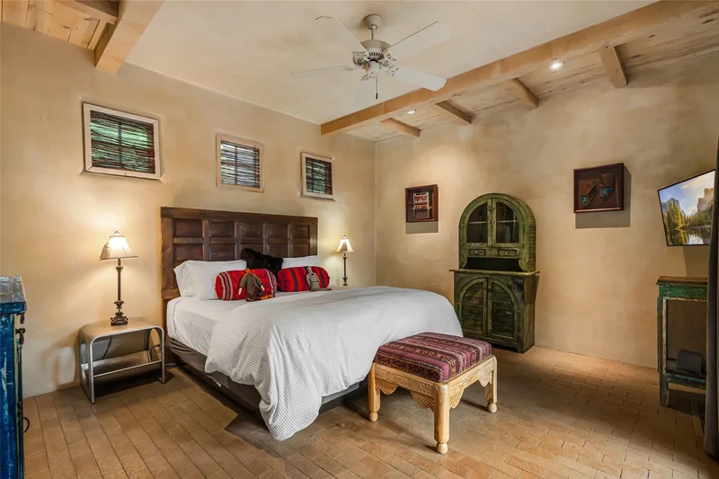 1 Cerro Gordo B, Santa Fe, NM 87501, Santa Fe, New Mexico, United States. - Photo 3
