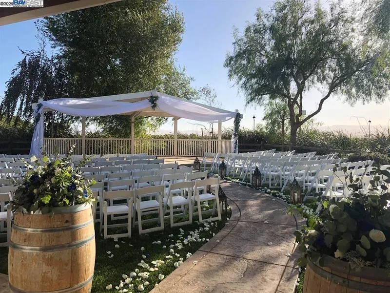 Brentwood, California, United States. - Photo 14