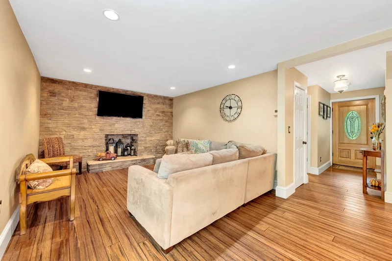 11 Girard Rd , Malden, MA 02148, Malden, Massachusetts, United States. - Photo 19