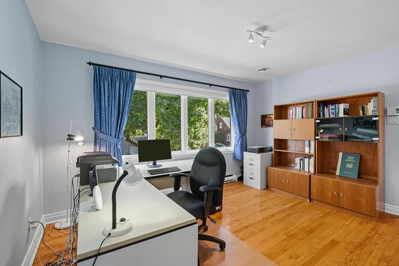 19 Av. Lazard, Mount Royal, Quebec, Canada. - Photo 42