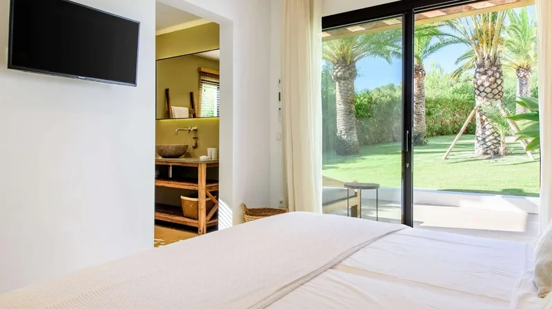 Luxury renovated finca near San José with pool, guest house, full privacy and rental license