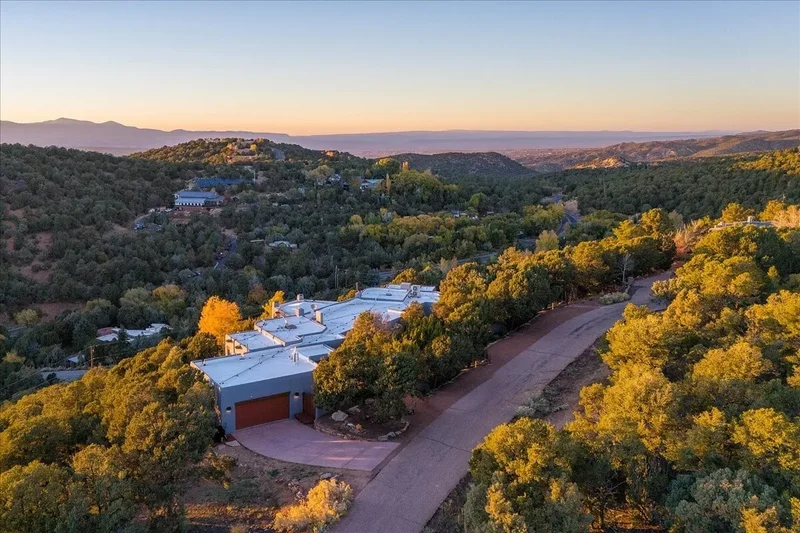 2160 Paseo Iglesias, Santa Fe, NM 87501, Santa Fe, New Mexico, United States. - Photo 84