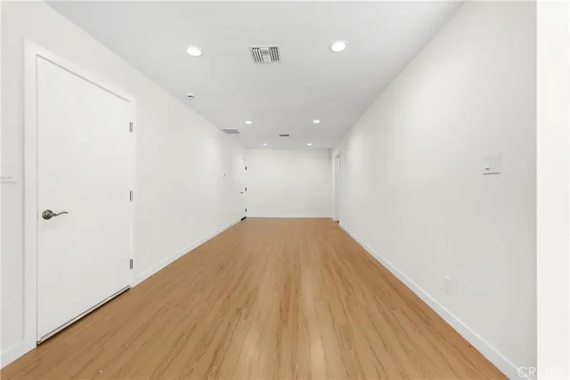 15210 Cohasset Street, Los Angeles, California, United States. - Photo 29