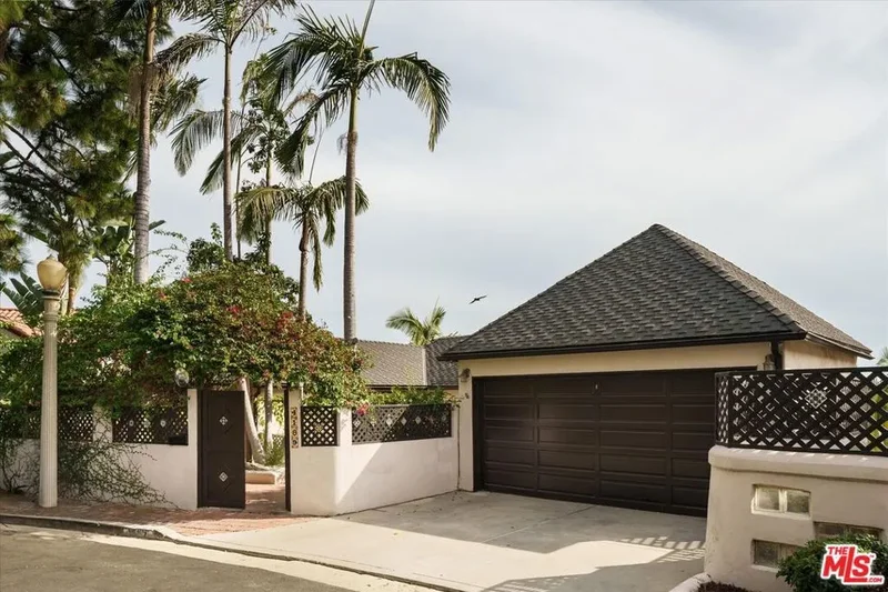 4189 Holly Knoll Drive, Los Angeles, California, United States. - Photo 4