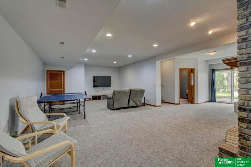 10032 Kings Drive, Omaha, NE 68142, Omaha, Nebraska, United States. - Photo 52