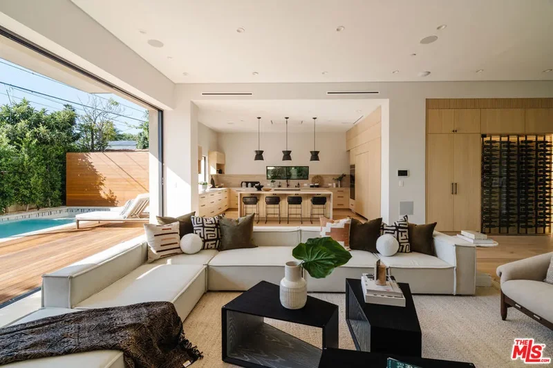 Single Family Residence in Los Angeles
