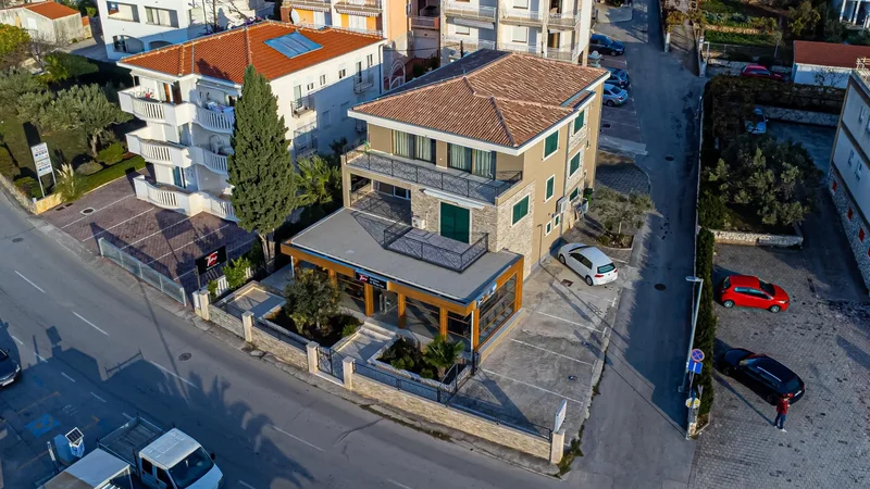 Beautiful house in Okrug, Čiovo, first row to the sea