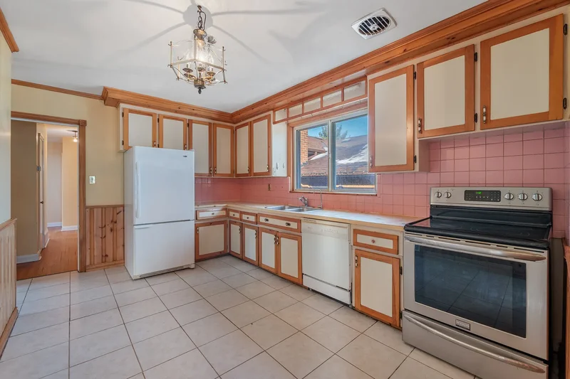 4 Riverlea Dr, Toronto, ON M9P 2H1, Toronto, Ontario, Canada. - Photo 2