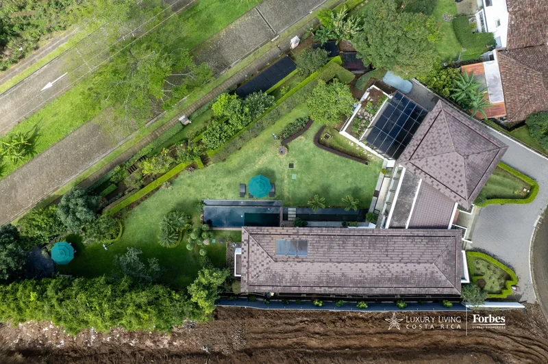 21065 - Luxury Home with Panoramic Views in Colinas de Montealegre