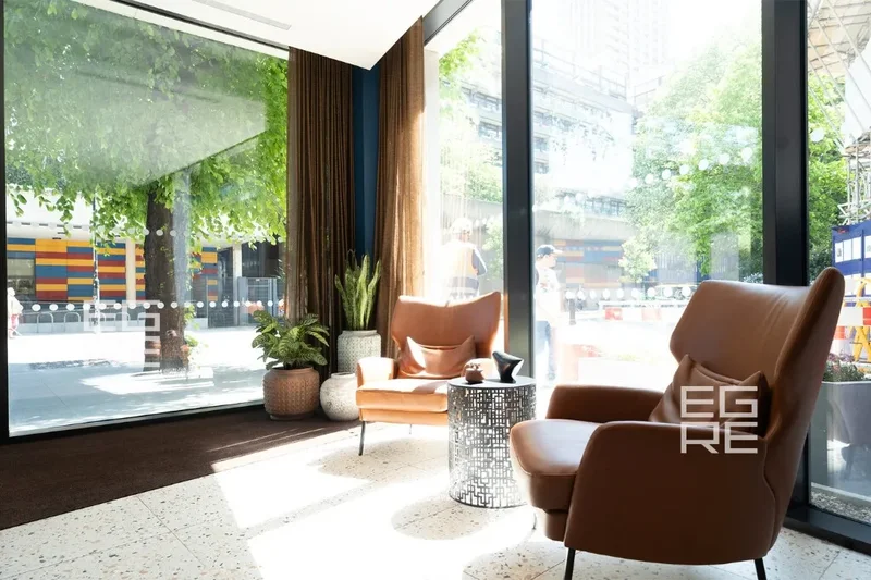 Clarendon Court, London, England, United Kingdom. - Photo 9