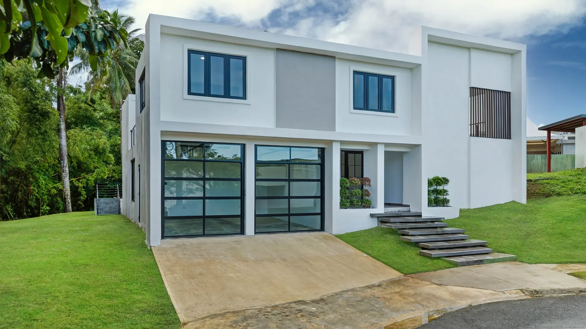 Exterior photo 5